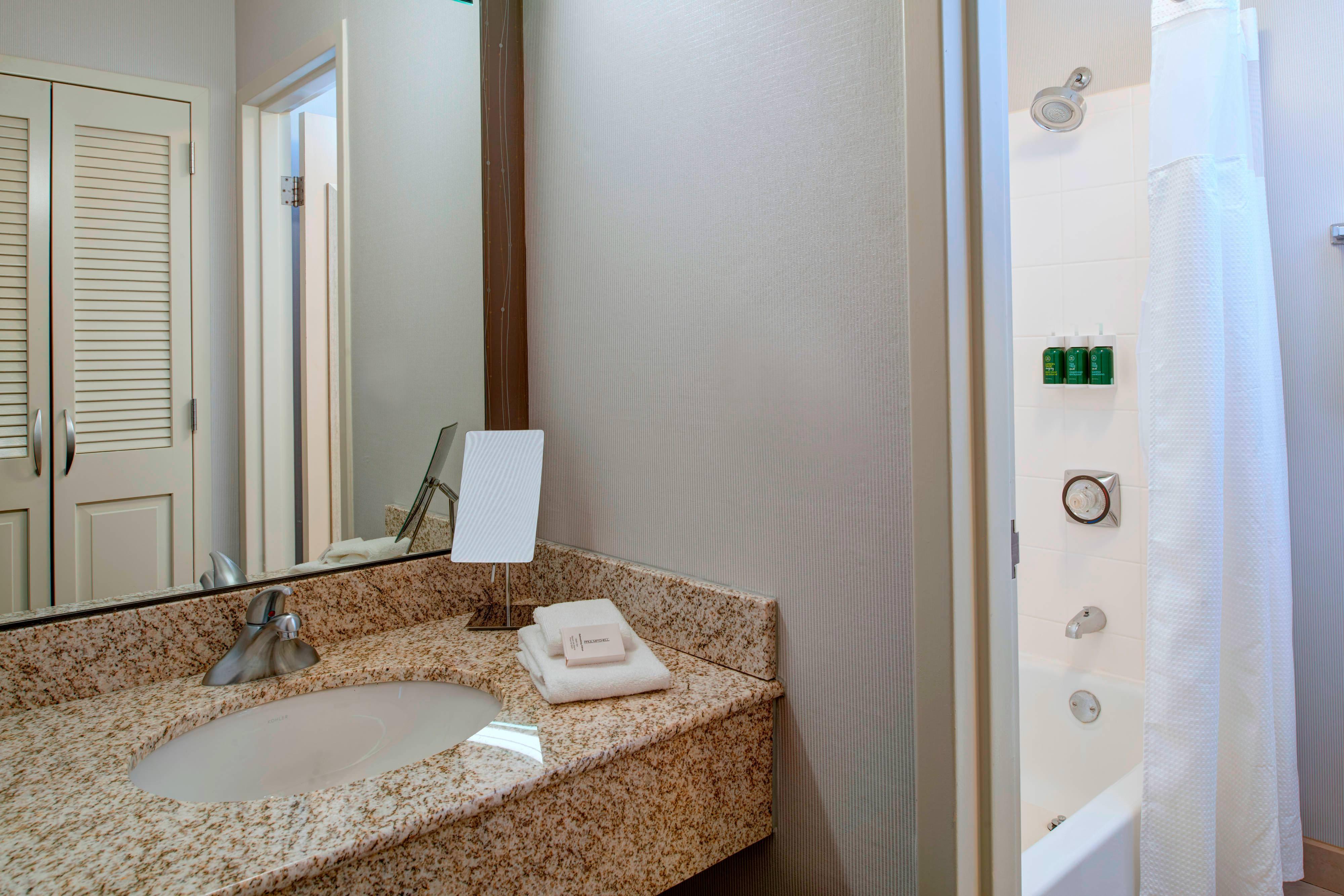 Sonesta Select Kansas Airport Tiffany Springs Hotel