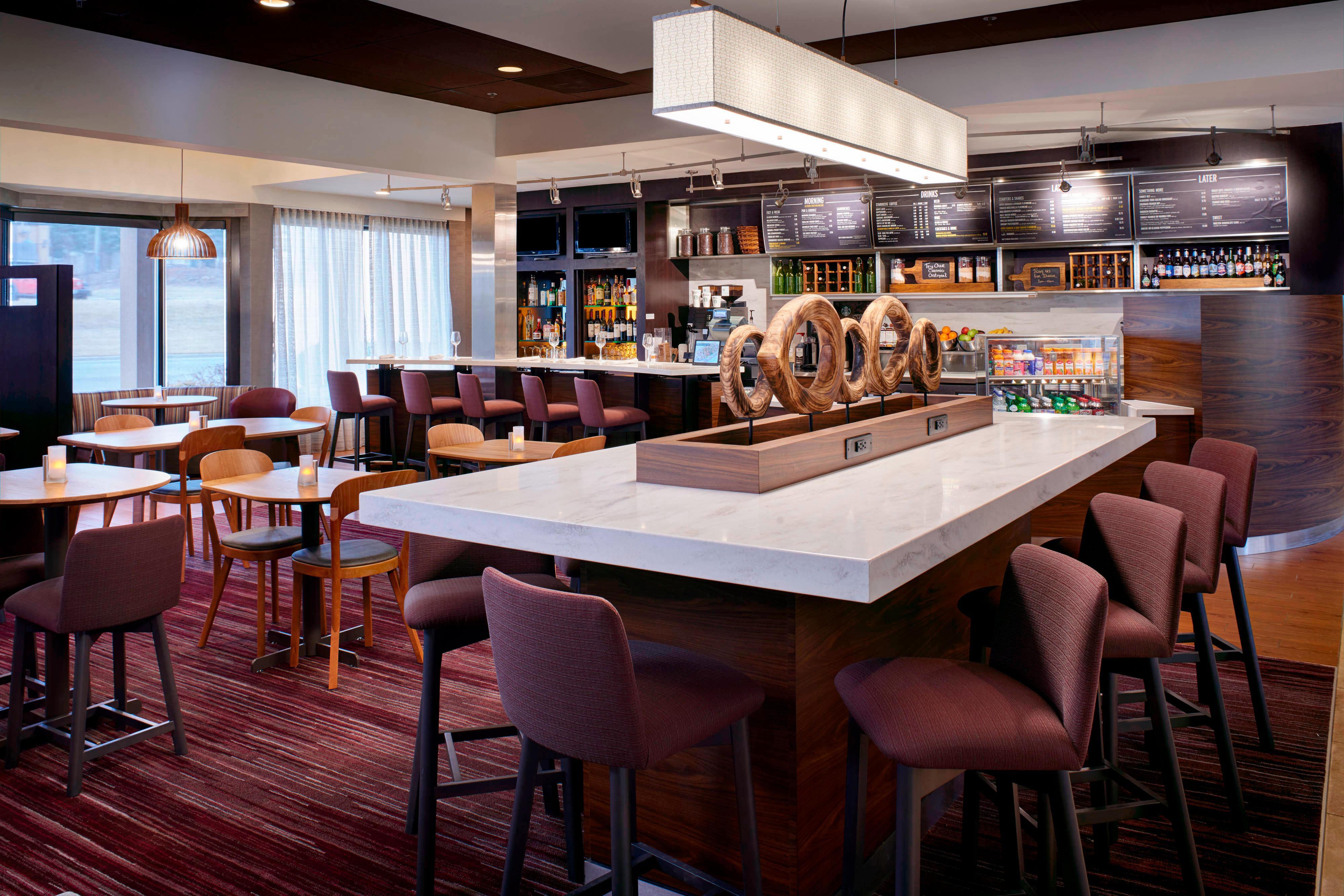 Sonesta Select Kansas Airport Tiffany Springs Hotel