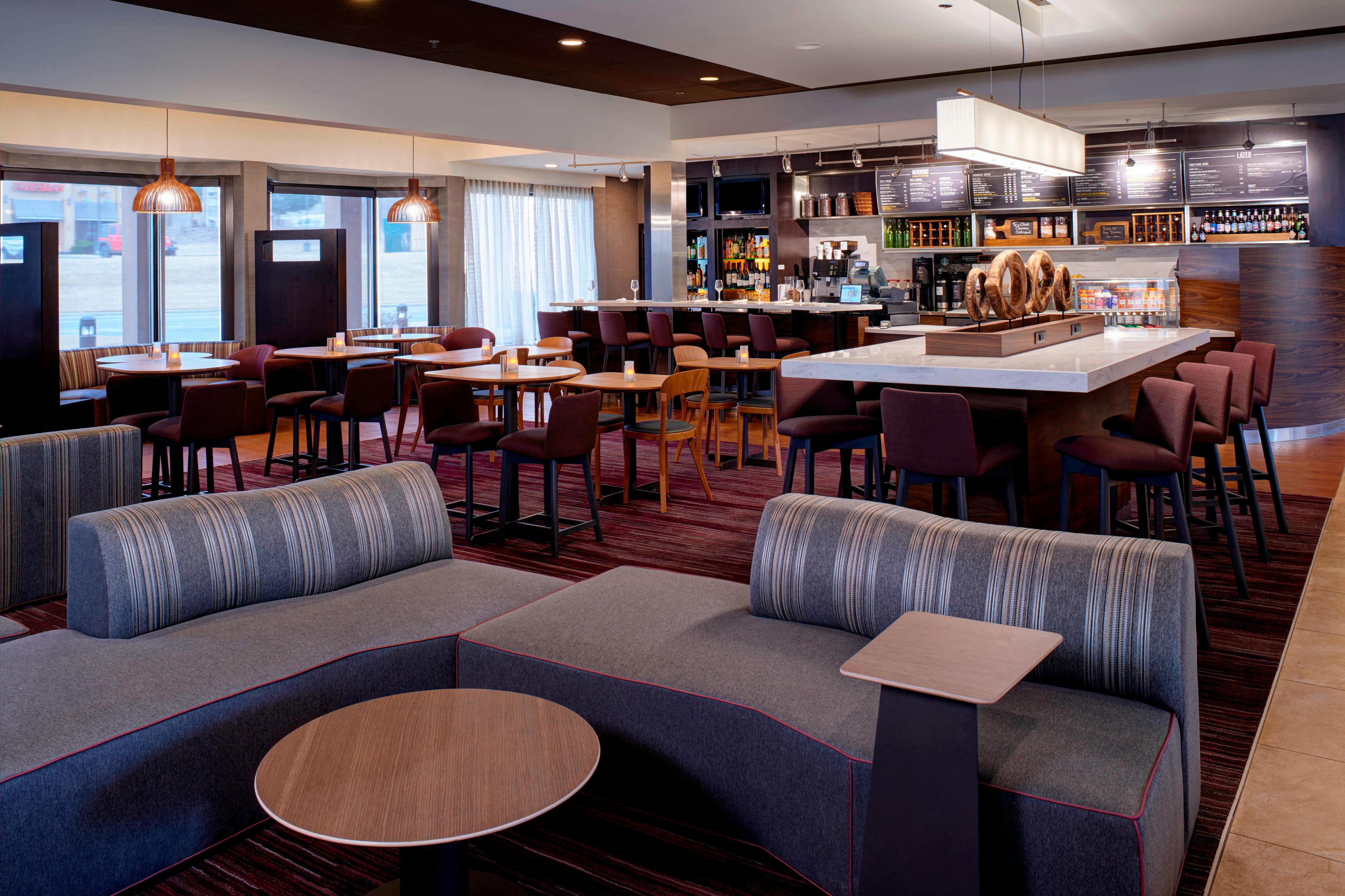 Sonesta Select Kansas Airport Tiffany Springs 3*
