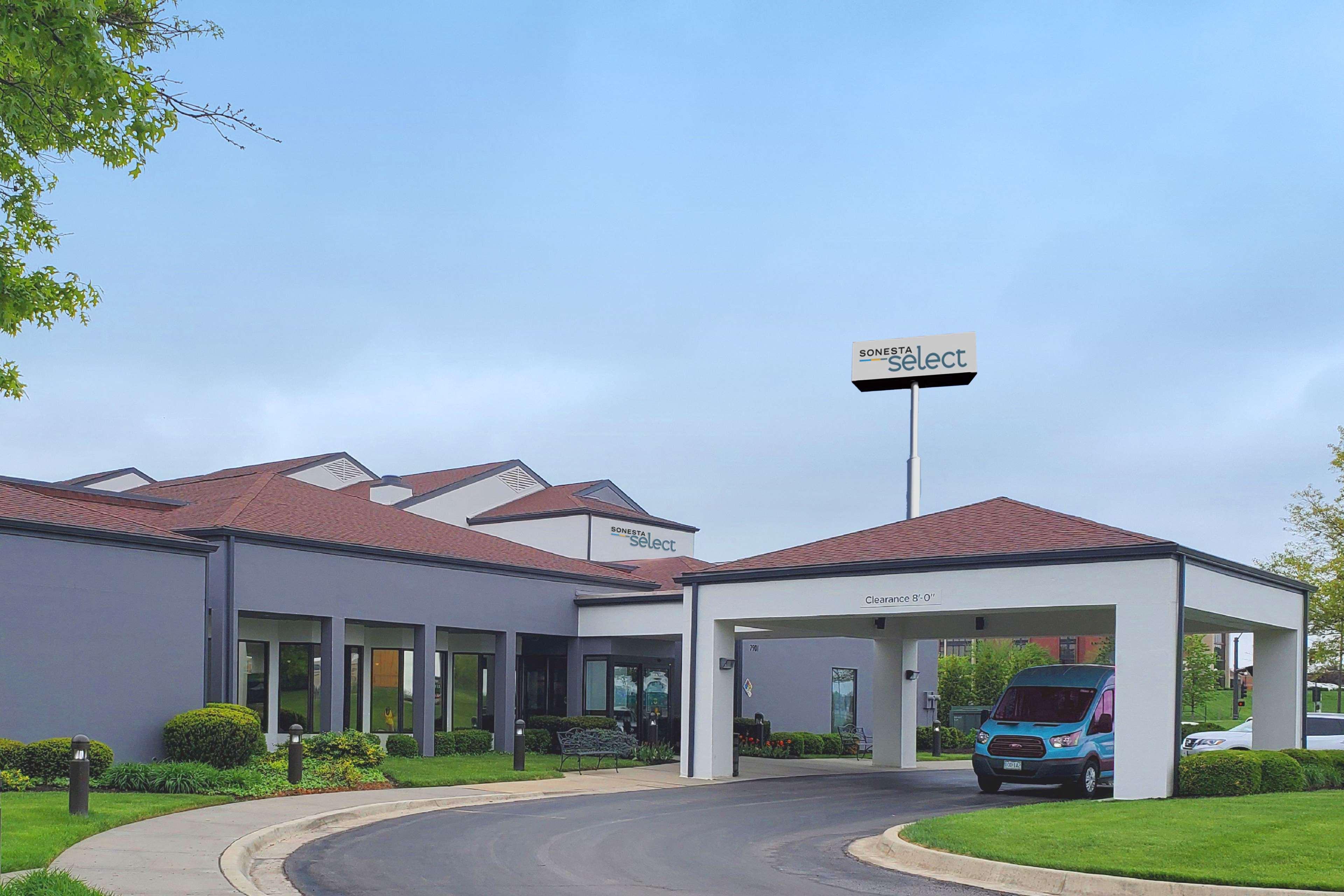 Sonesta Select Kansas Airport Tiffany Springs Hotel 3*